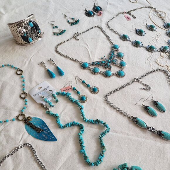 Lot Of Blue Howlite Necklace Earrings Bracelet Jewelry Sets Butterfly Bib - Picture 3 of 13